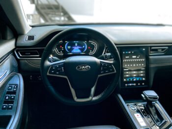 2025 JAC J7